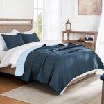 Exclusivo Mezcla Ultrasonic Reversible 3 Piece Full Queen Size Quilt Set with Pillow Shams, Lightweight Bed Cover Soft Bedspreads Coverlet Set – (Navy Blue, 90″x96″)